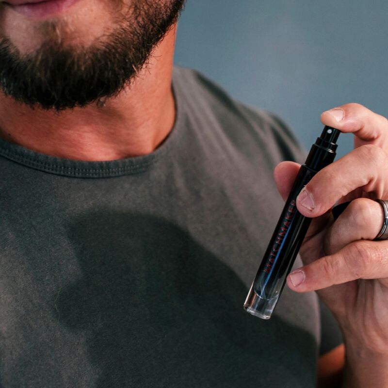 img_146006_8b9941ea4eadf0fc99c2dd0facf0770f_1.jpg EYE OF LOVE - PHÉROMONES DE PARFUM LGBTQ MATCHMAKER BLACK DIAMOND POUR LUI 10 ML – Image 4