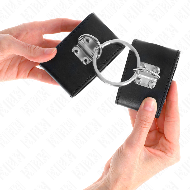 img_189304_3c5eddbaeabb272dadbd772c415db272_1.png KINK - APPUI-POIGNETS FIXES AVEC ANNEAU ET FERMETURE PAR CADENAS NOIR AJUSTABLE 16-23 CM X 5,5 CM – Image 3