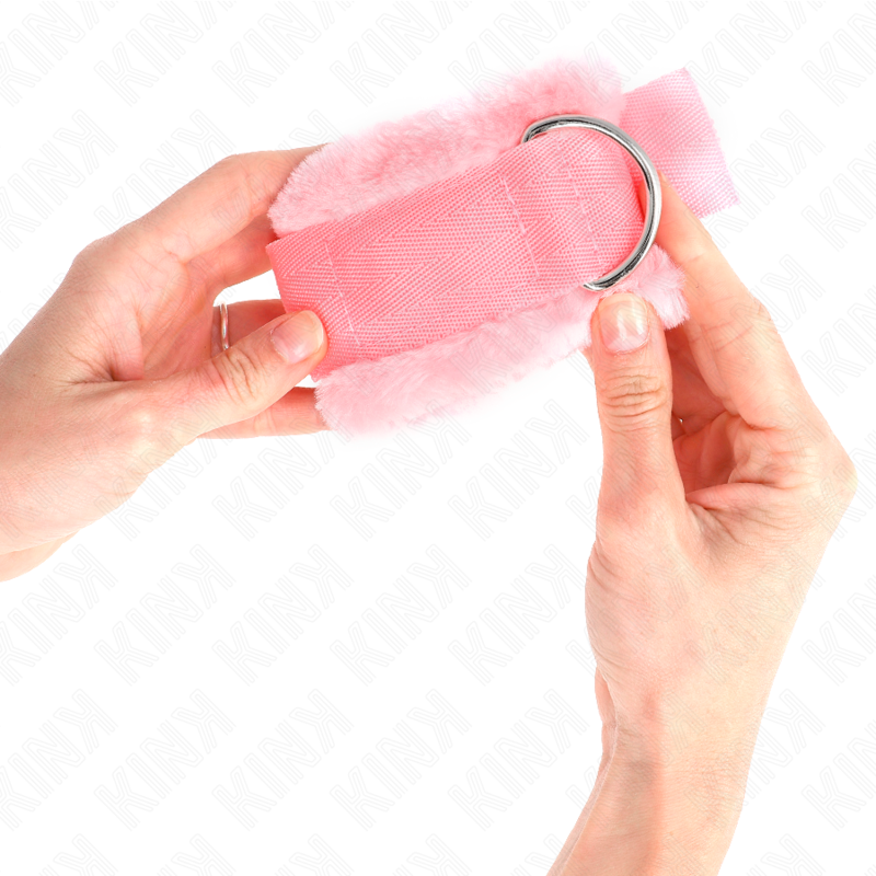 img_189346_fa2d7548910d5969fe7d3cb286a2315d_1.png KINK - APPUI-POIGNETS DOUBLÉS DE FOURRURE ROSE RÉGLABLE 17-31 CM X 7 CM – Image 3