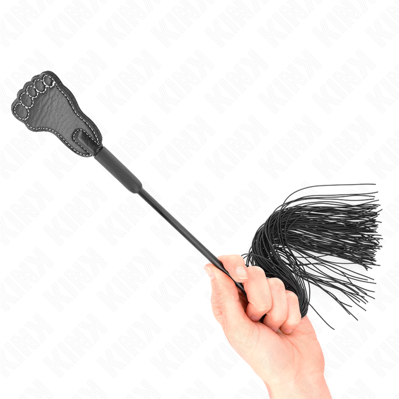 img_190281_4f5e62a758aab986b72a8fc58a2f368f_1.png KINK - PAGAIE EN FORME DE PIED AVEC FOUET À GLAND 31 CM – Image 4